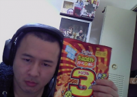 男性,ヘッドホン,スナック菓子,お菓子,パッケージ,数字3,日本語パッケージ,部屋,自撮り