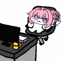 デフォルメ,ピンク髪,デスク,パソコン,椅子,コーヒーカップ,アニメ風,かわいい,座る